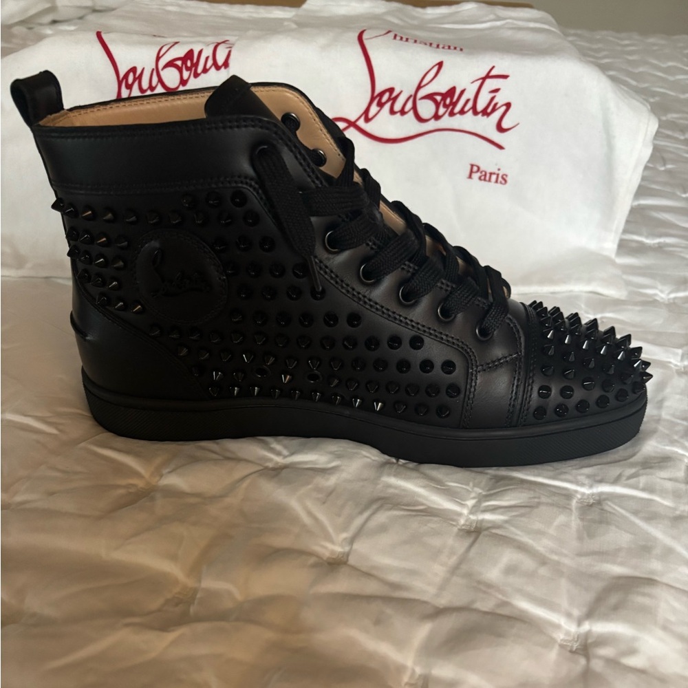 Louis Spikes
Christian Louboutin Men's Calf Leather Louis Spikes Sneakers - Picture 3 of 16